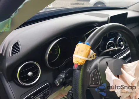 2016 Mercedes-Benz C 300 Luxury/Sport z USA, uszkodzony, nr VIN 55SWF4JB3GU152008